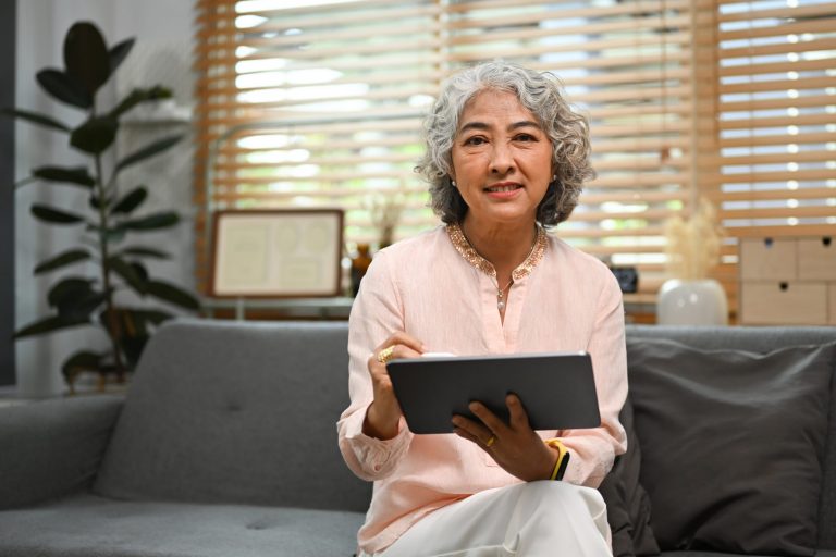 Lady holding tablet illustrates blog "Do Medicare Advantage Plans Include Prescription Drug Coverage?"